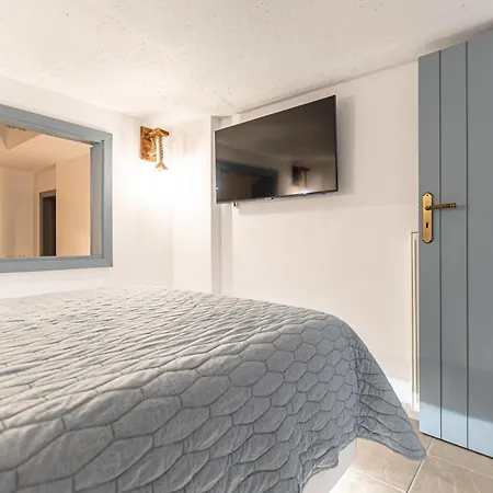 Melania فيلة Mélanes