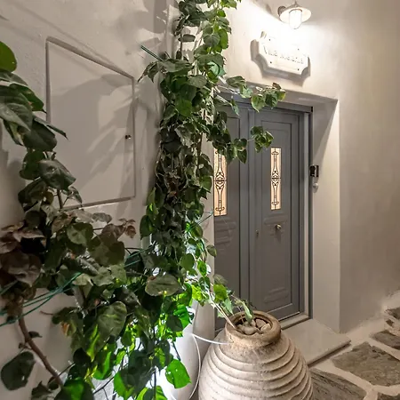 Melania Villa Melanes